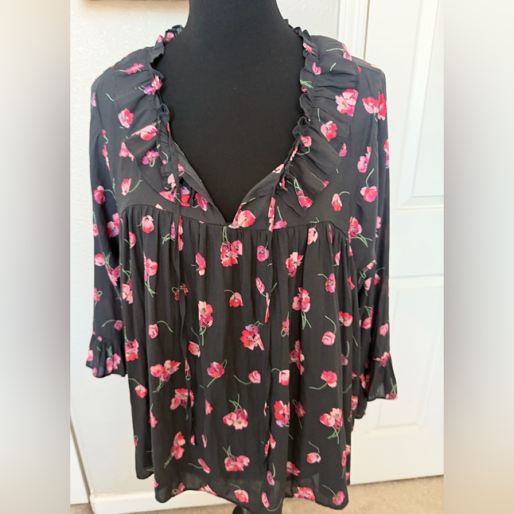 GAP Black Floral Ruffle Blouse